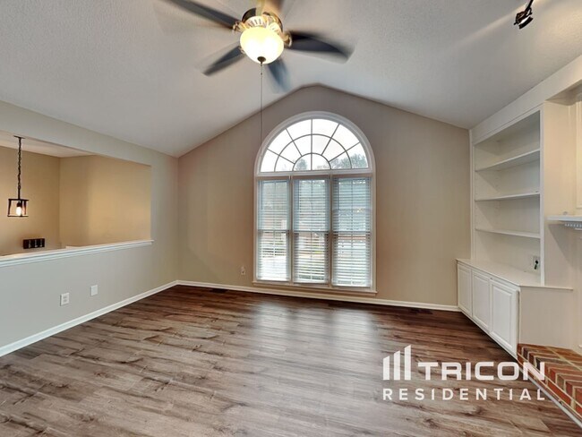 Foto del edificio - 703 Players Ct