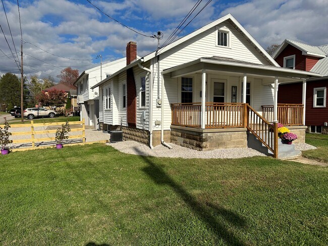 Building Photo - 1001 28th St