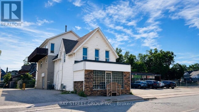 Building Photo - 66 Maple Ave