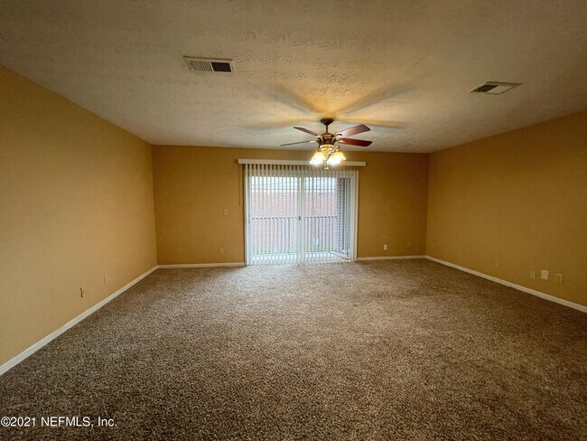 Foto del edificio - 4915 Baymeadows Rd