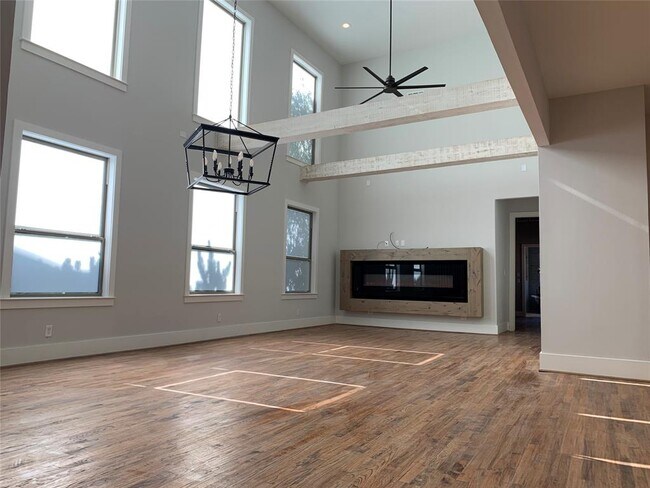 Building Photo - 9415 Thornberry Ln