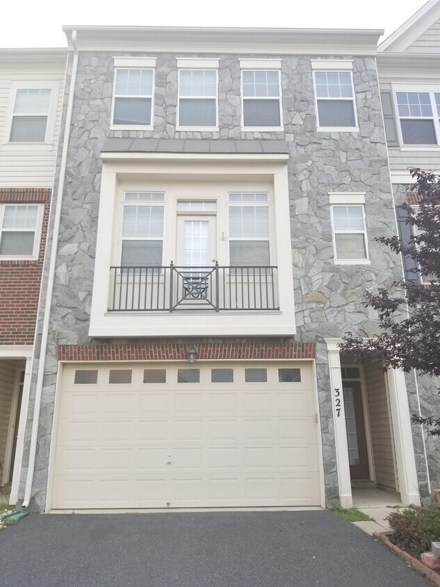 Foto principal - 327 Woodstream Blvd