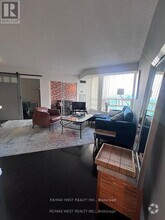 Building Photo - 50-450 Kingsbridge Garden Cir