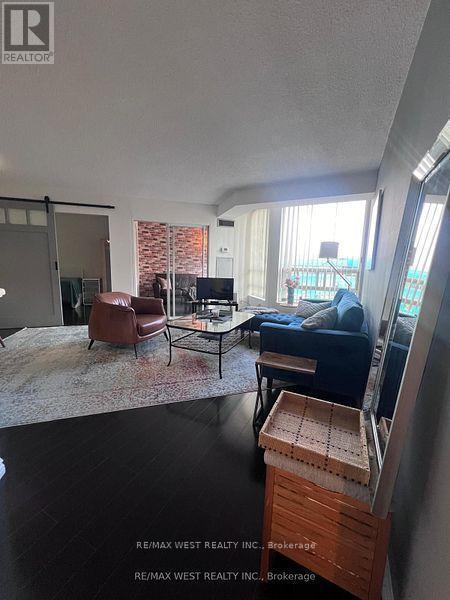 Photo principale - 50-450 Kingsbridge Garden Cir