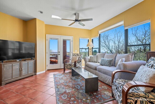 Foto del edificio - 6655 N Canyon Crest Dr