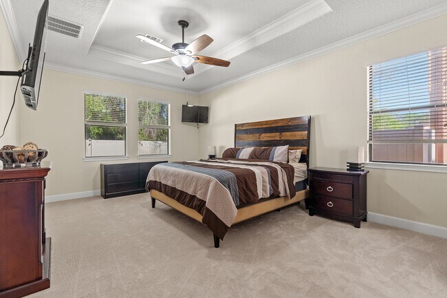 Building Photo - Elegant 5-Bed, 4-Bath Home with Modern Upg...