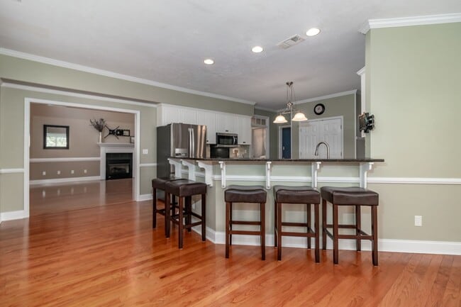 Building Photo - Private, 5 bedroom, 3.5 bath, Evans home-overlooking the woods!