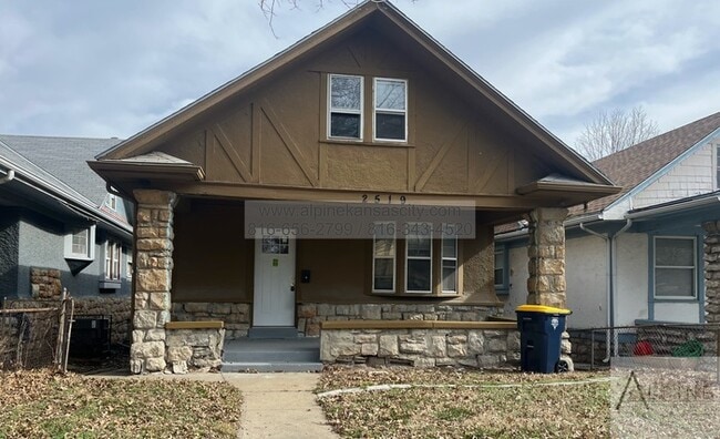 Building Photo - Huge Bonus Room, Vouchers Accepted