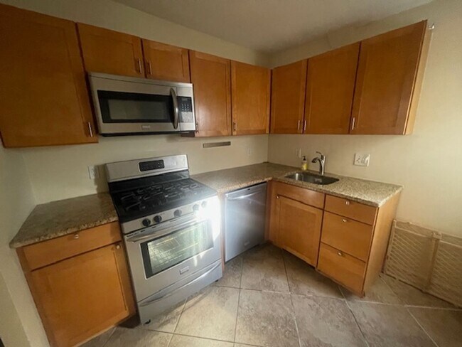 Foto del edificio - Fabulous 2 bedroom Trinity in Gated Commun...
