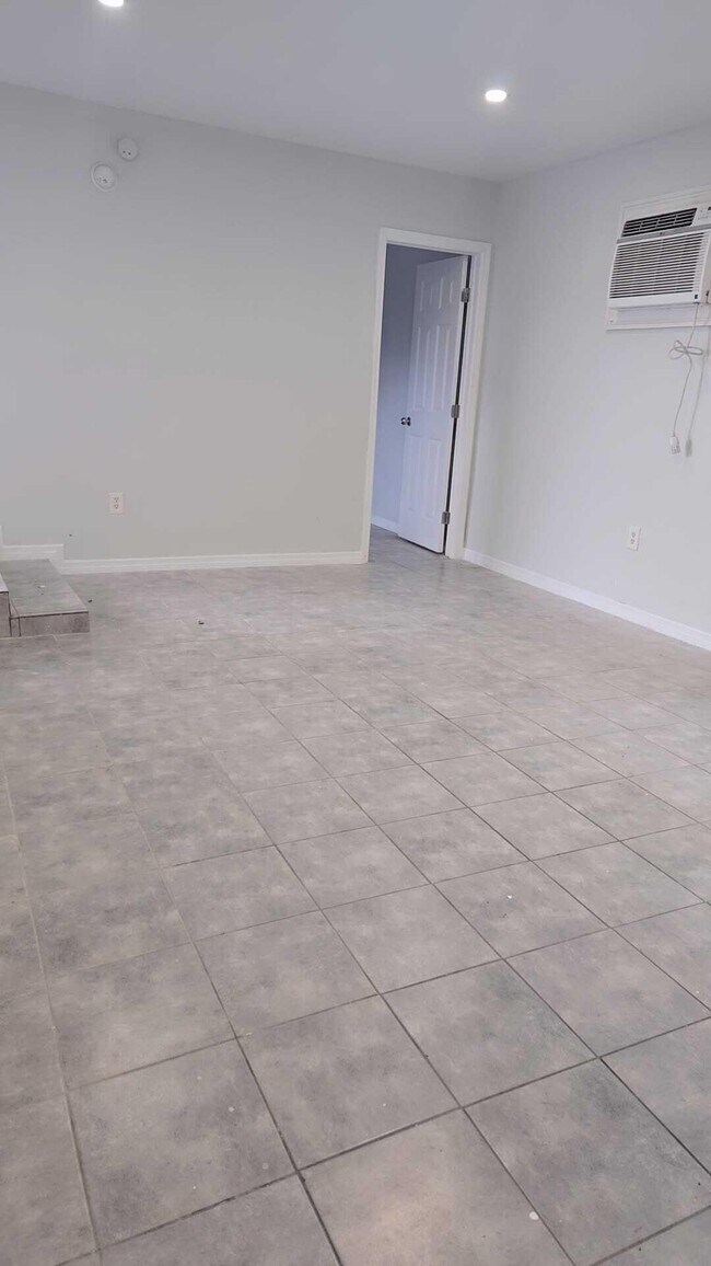 Foto del edificio - 621 NW 5th Ave