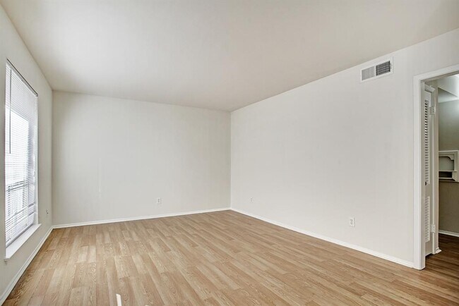 Foto del edificio - 3407 Graustark St