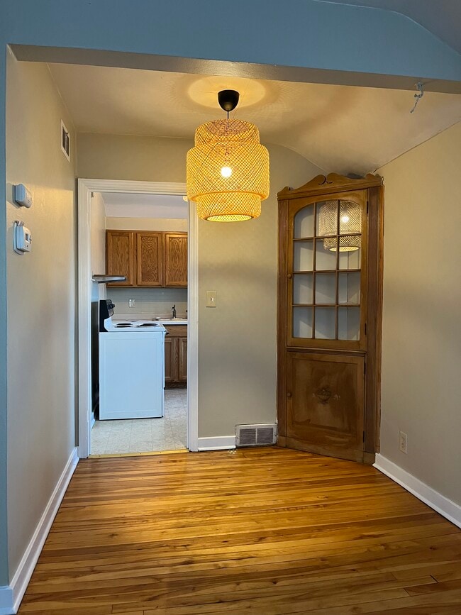 Building Photo - 338 E Oklahoma Ave