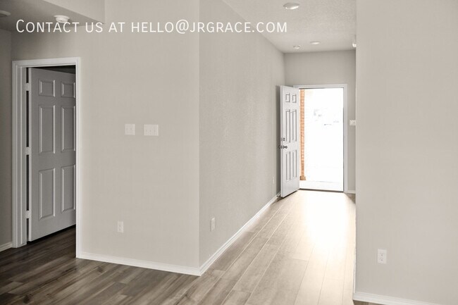 Building Photo - 7116 Canadian Dr