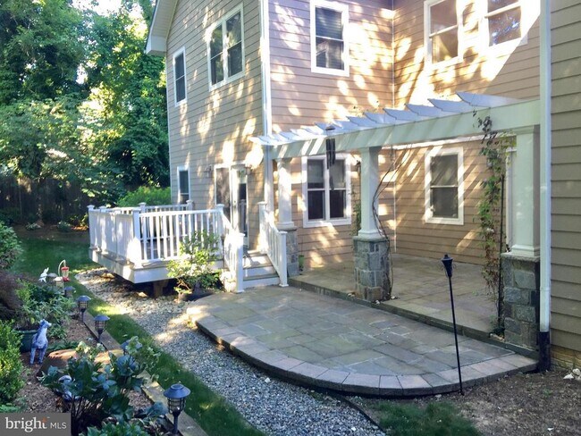 Building Photo - 10105 Thornwood Rd