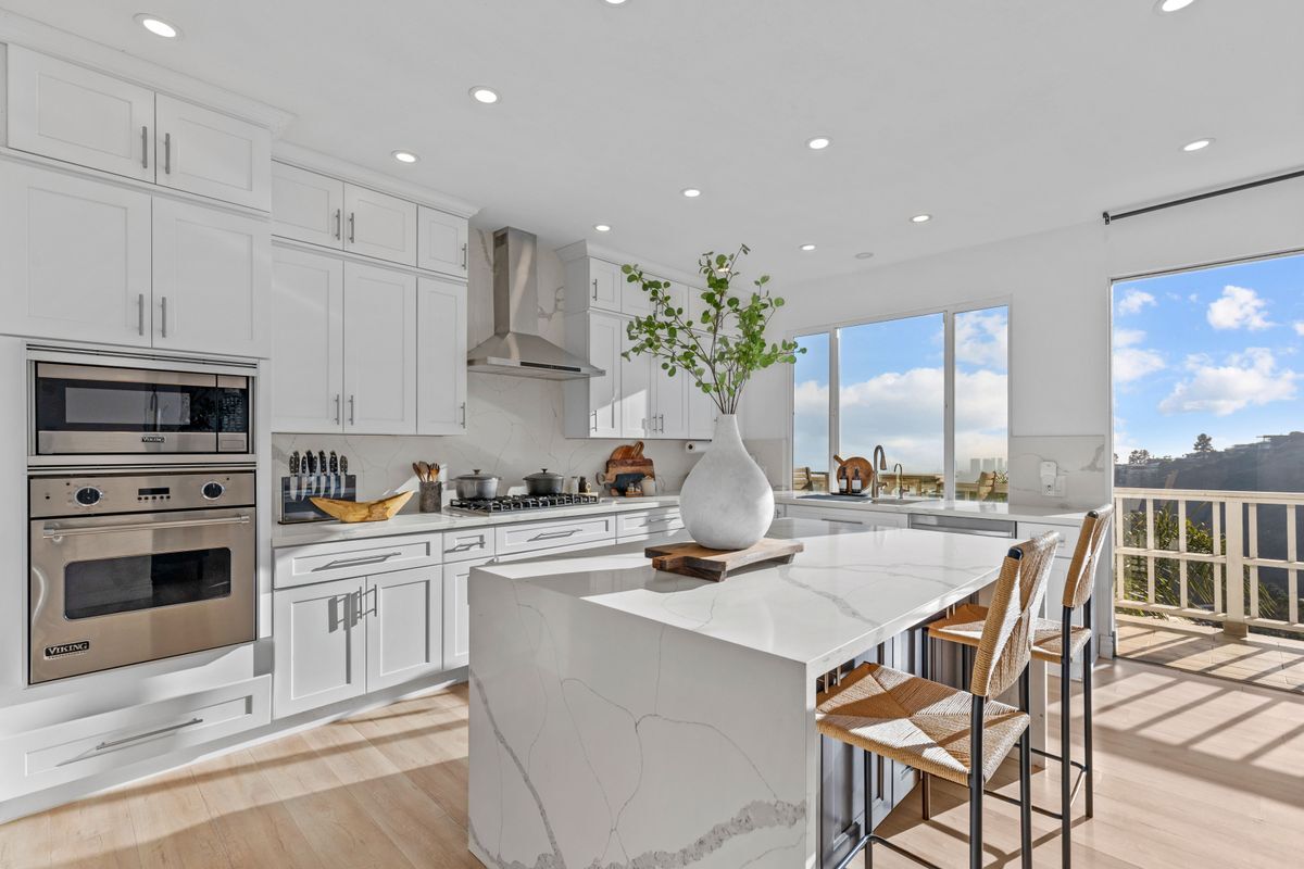 Foto principal - 2019 Sunset Plaza Dr
