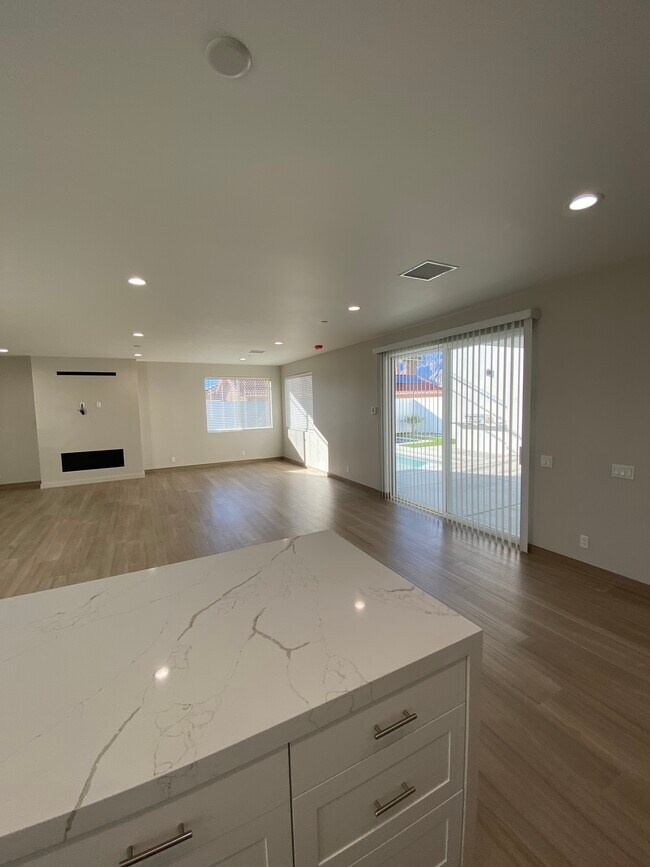 Building Photo - 3155 E San Juan Rd