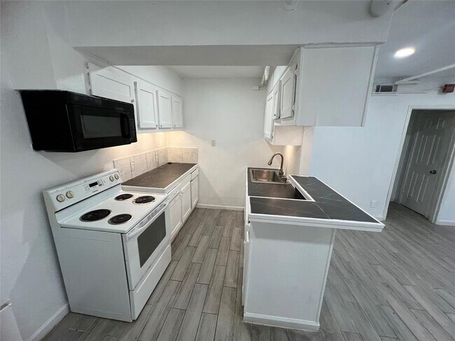 Foto del edificio - 5911 Grace Ln