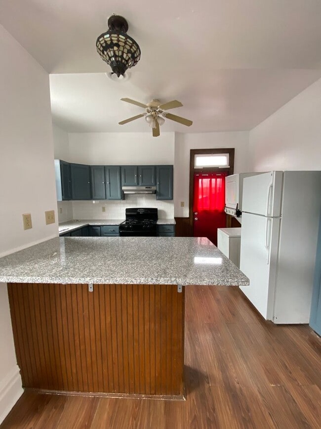 Photo - 1309 E Carson St Apartment