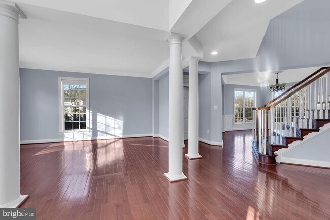 Building Photo - 13600 America Dr