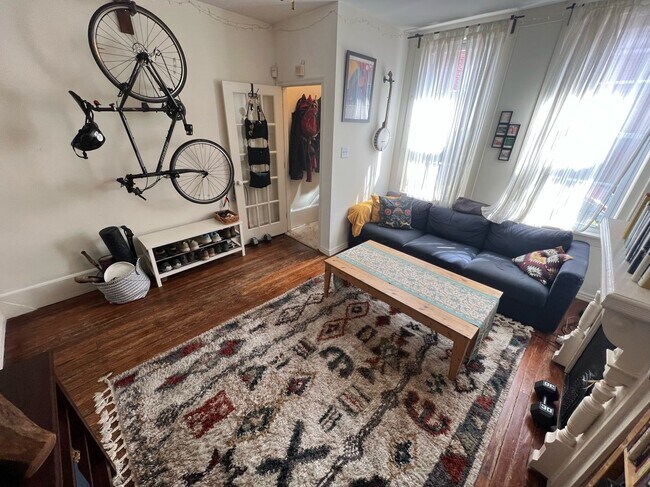 Foto del edificio - 2BR HSE w/ HW Fl, W/D, Yard