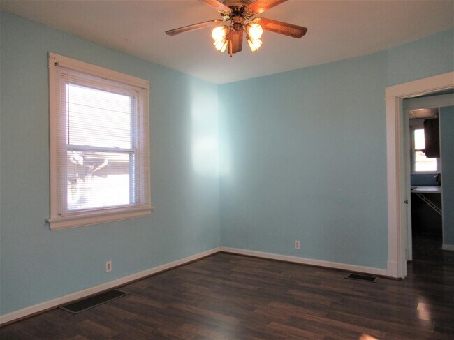 Building Photo - 7532 Blue Ash Rd