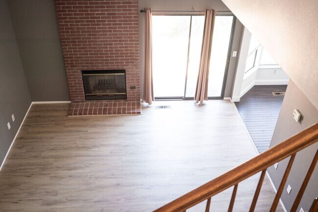 Foto del edificio - "Charming 3-Bed Home with Fireplace & Pool...