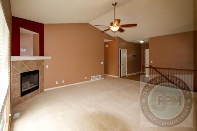 Building Photo - Beautiful 5Bd/3Ba House! | Papillion, Ne!