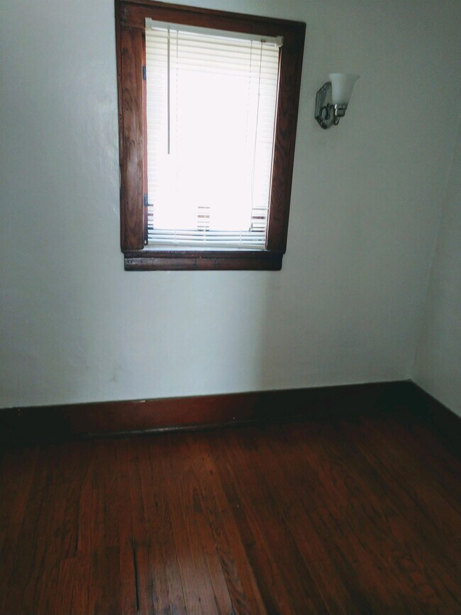 Building Photo - 29 E Kingman Ave