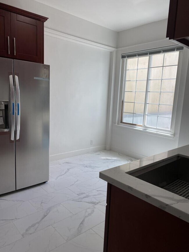 Building Photo - 5 bedroom in San Francisco CA 94112
