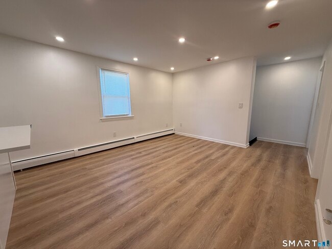 Foto del edificio - 45 Mahl Ave