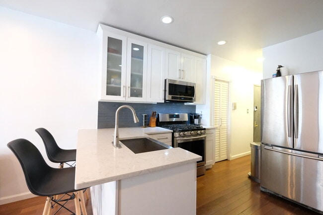 Building Photo - 318 W 36th St.