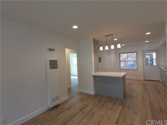 Building Photo - 219 W Knepp Ave