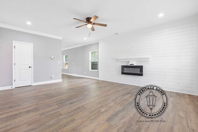 Building Photo - Charming 3-Bed Haven with 2.5 Baths in the Heart of Hampton!