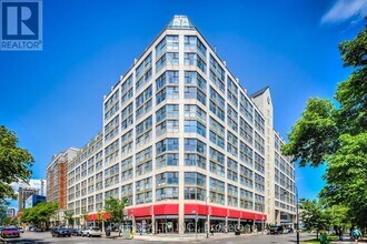 Building Photo - 222 The Esplanade