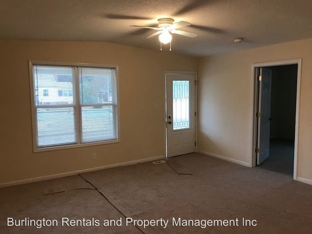 Building Photo - 1550 W Davis St