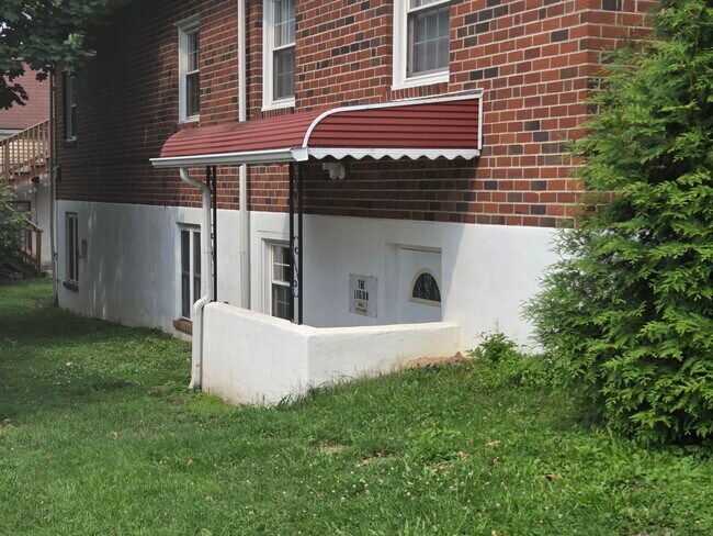 Entrada uno - 321 E Jefferson St