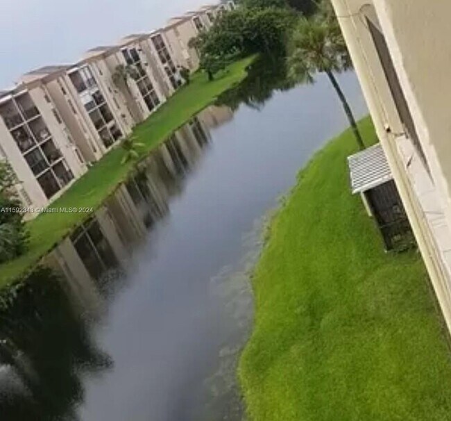 Foto del edificio - 8895 Fontainebleau Blvd
