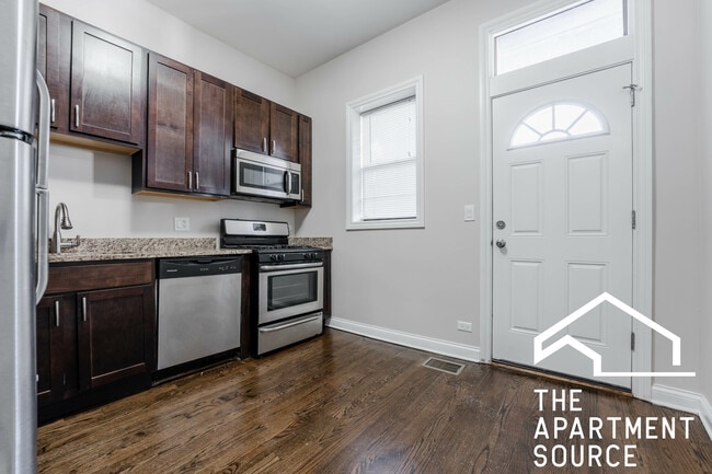 Photo - 1758 W Montrose Ave Apartment