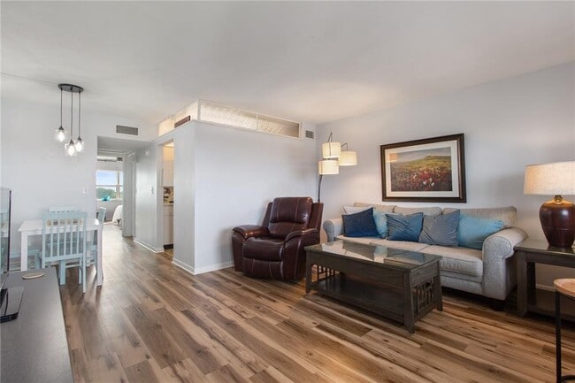 Building Photo - 1235 S Highland Ave