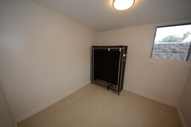 Building Photo - 45-244-244 Wena St