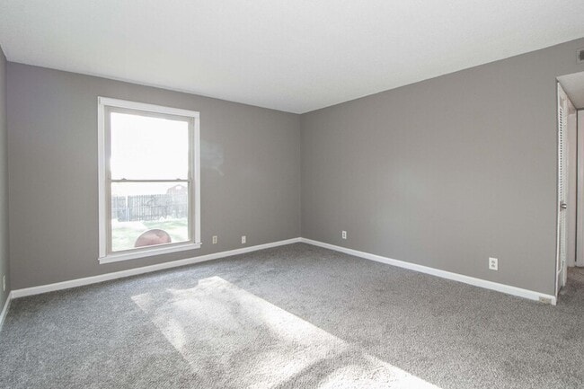 Building Photo - 807 Golf View Pl