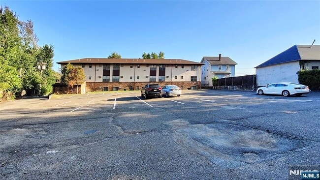 Foto del edificio - 8 Sewall Ave