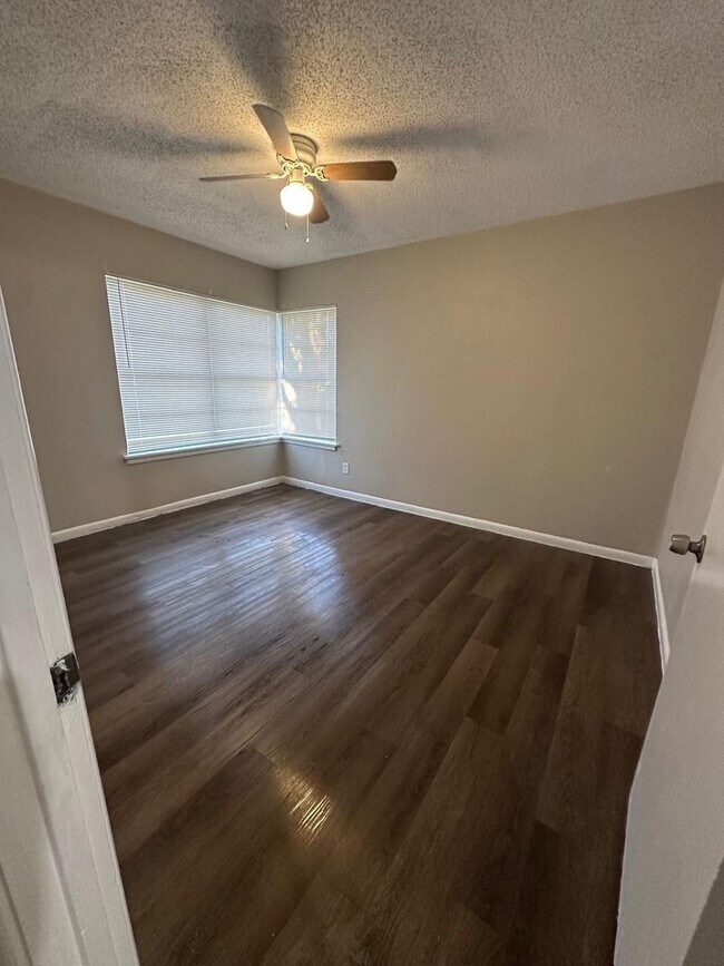 Foto del edificio - 3000 Willow Park St