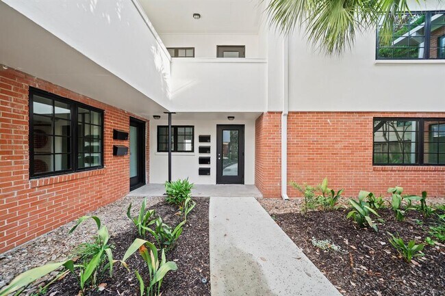 Building Photo - 520 Lovett Blvd
