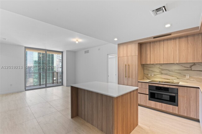 Foto del edificio - 77 SE 5th St