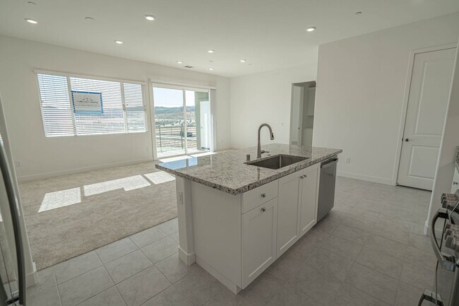 Foto del edificio - 3 Bedroom 2 Bath Condo for Rent in Valencia!