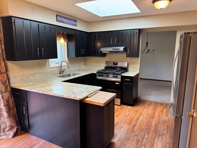 Foto del edificio - 11S067 West St