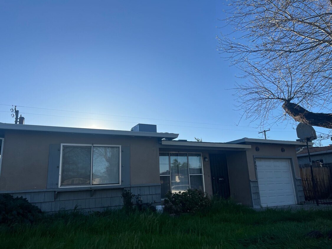 Primary Photo - 5845 69th St