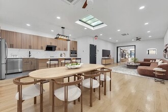 Building Photo - 137 Bowery