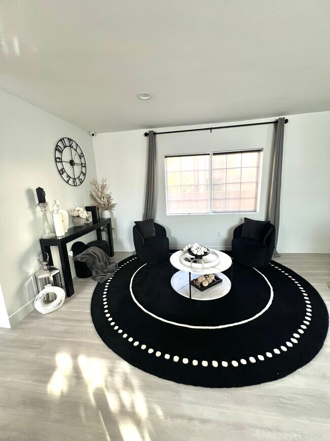 Sala de estar - 527 W Colden Ave